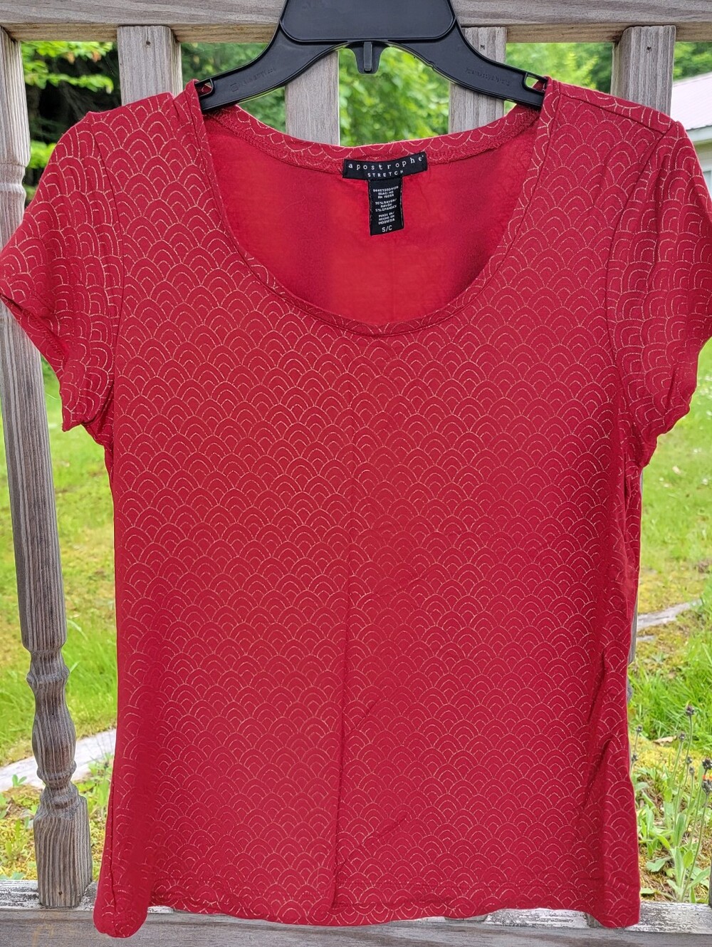 Apostrophe stretch red and metallic gold print short sleeved t-shirt - size S